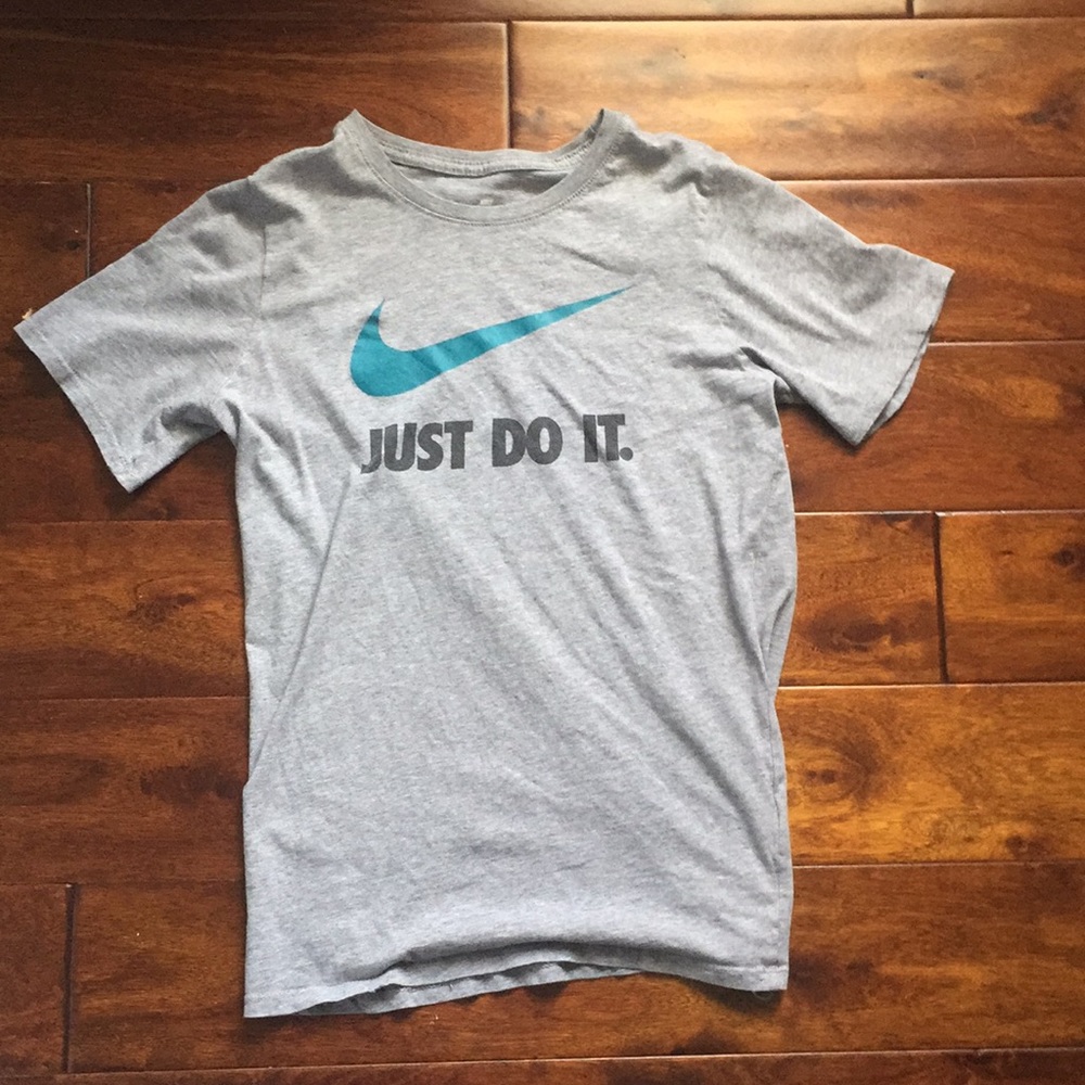 Nike Tee (Size XL)